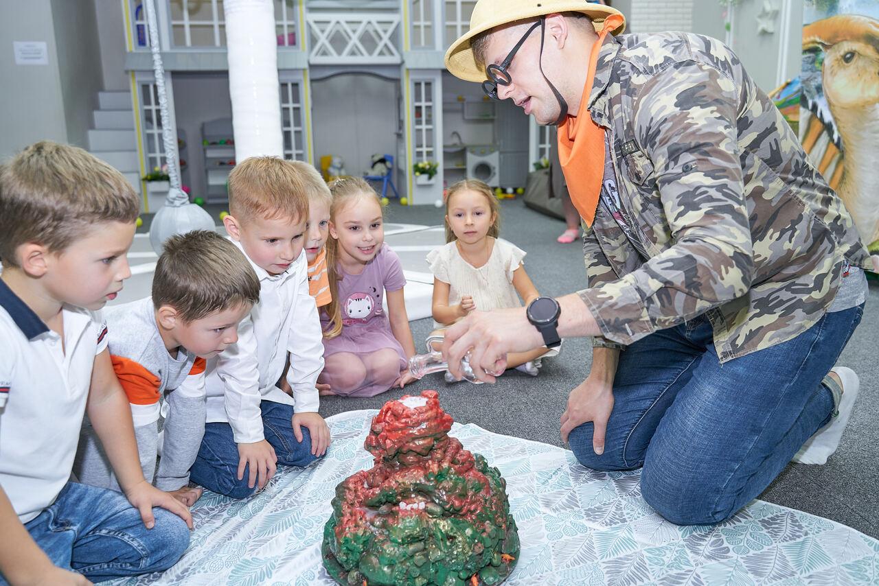 Следопыт и динозавр
