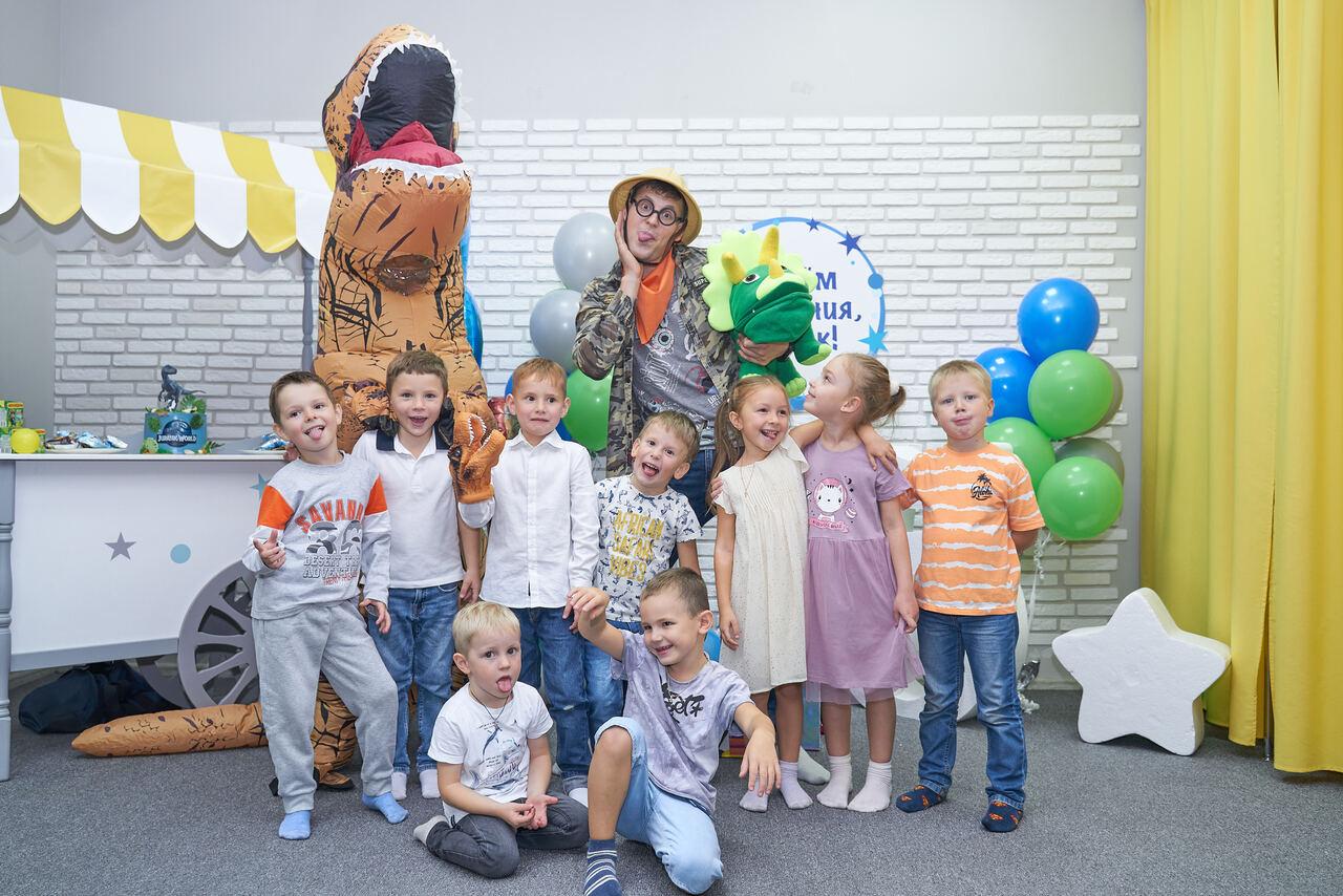 Следопыт и динозавр